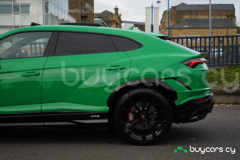Lamborghini Urus Зеленый