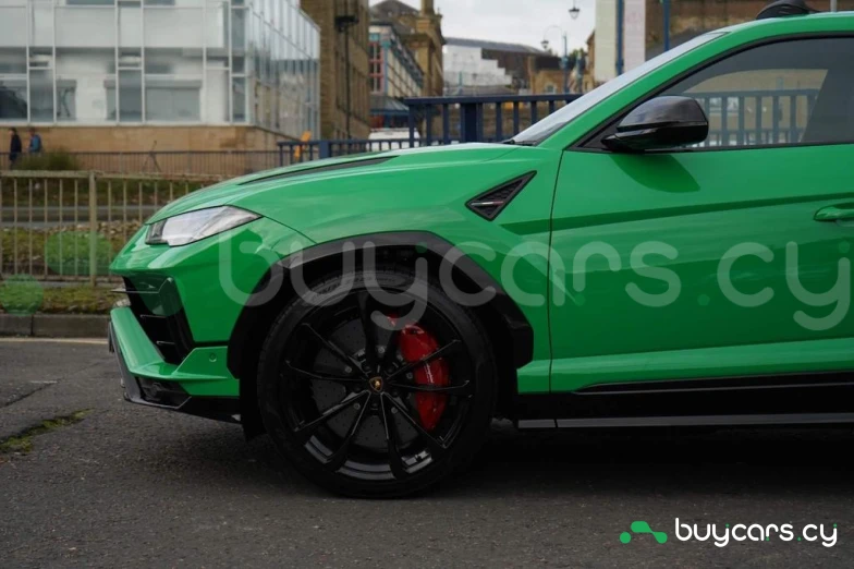 Lamborghini Urus Зеленый