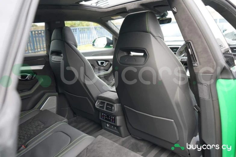 Lamborghini Urus Зеленый