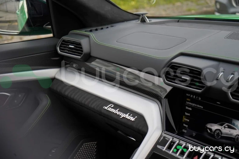Lamborghini Urus Зеленый