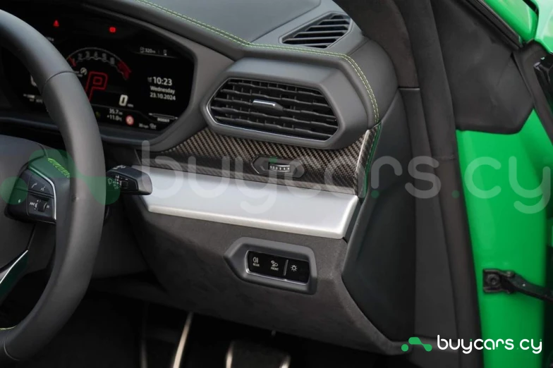 Lamborghini Urus Зеленый