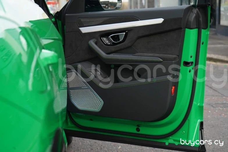 Lamborghini Urus Зеленый