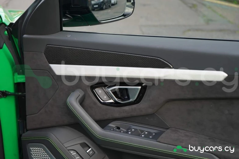 Lamborghini Urus Зеленый