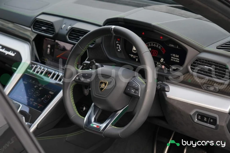 Lamborghini Urus Зеленый