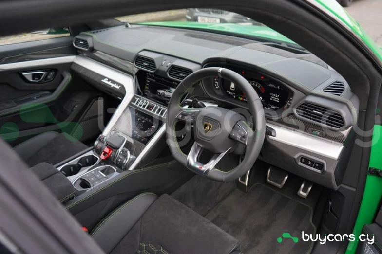 Lamborghini Urus Зеленый