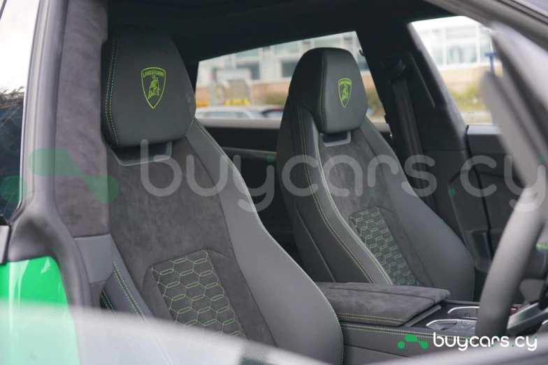 Lamborghini Urus Зеленый