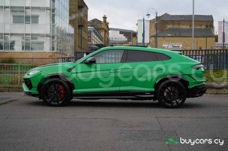 Lamborghini Urus Зеленый