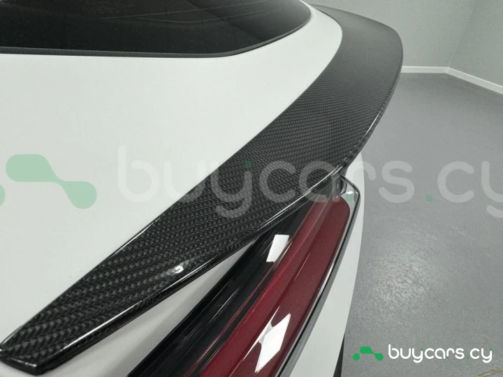 Lamborghini Urus Белый