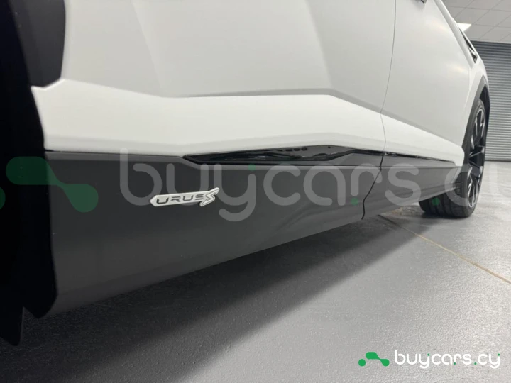 Lamborghini Urus Белый