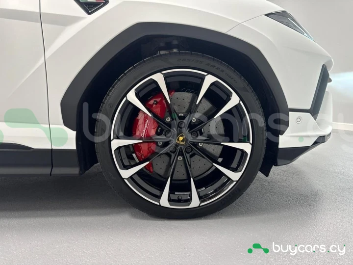 Lamborghini Urus Белый