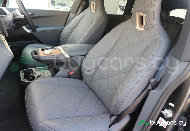 BMW iX Бирюзовый