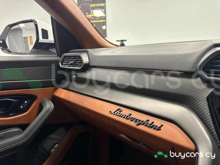 Lamborghini Urus Белый