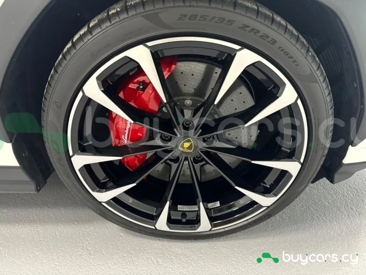 Lamborghini Urus Белый