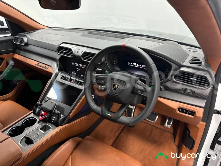 Lamborghini Urus Белый