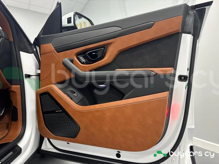 Lamborghini Urus Белый