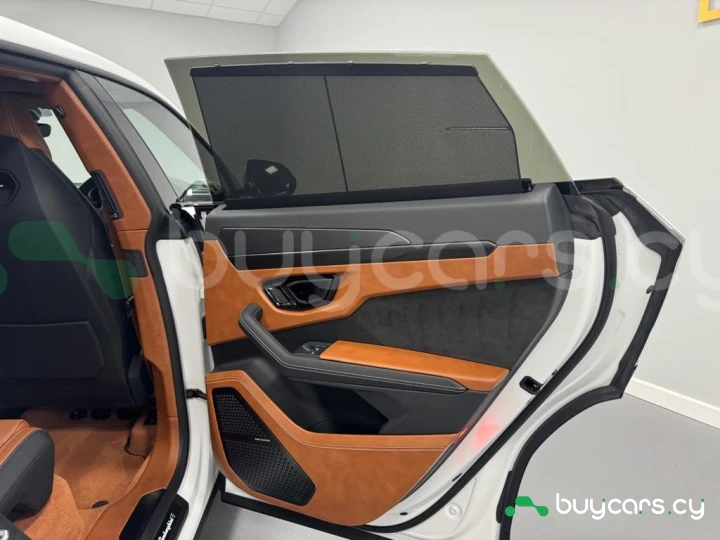 Lamborghini Urus Белый