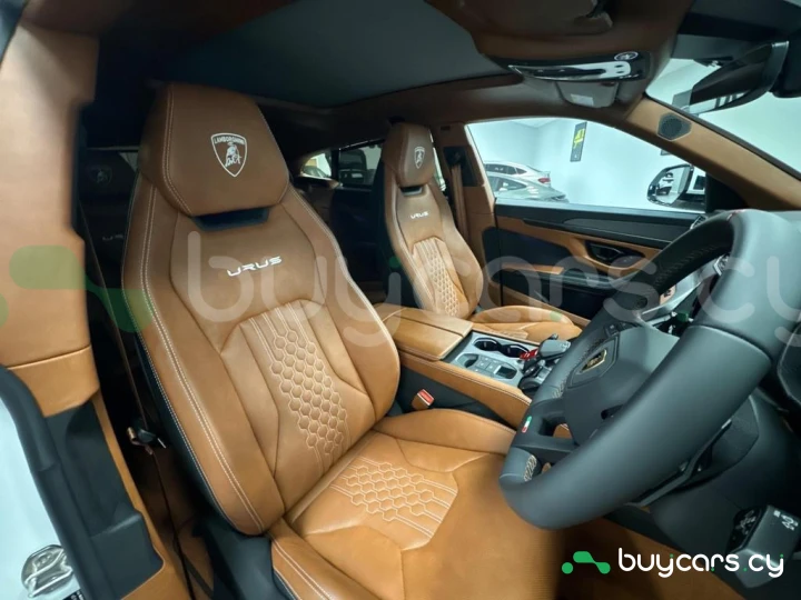 Lamborghini Urus Белый