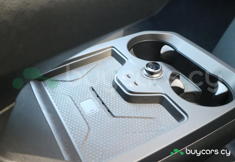 BMW iX Бирюзовый