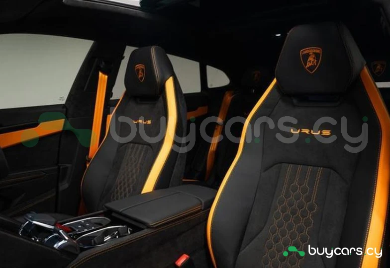 Lamborghini Urus Black