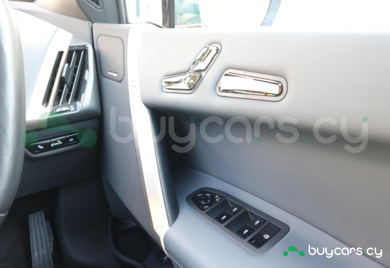 BMW iX Бирюзовый