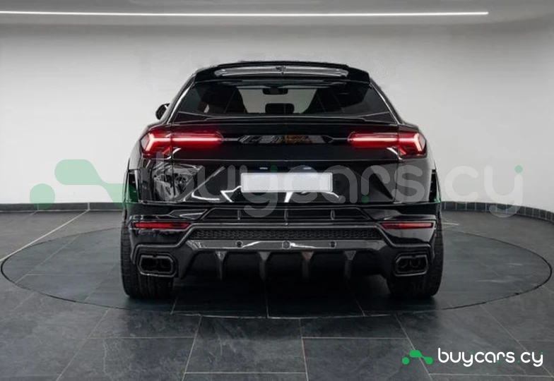 Lamborghini Urus Black