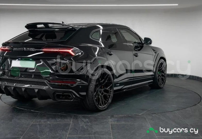 Lamborghini Urus Black