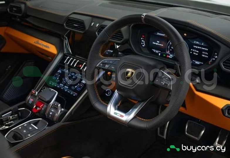 Lamborghini Urus Black