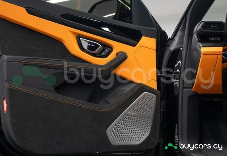 Lamborghini Urus Black