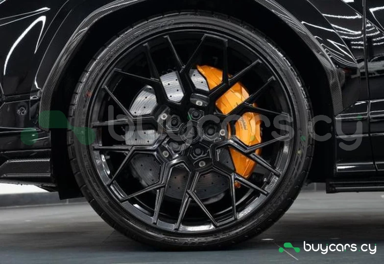 Lamborghini Urus Black