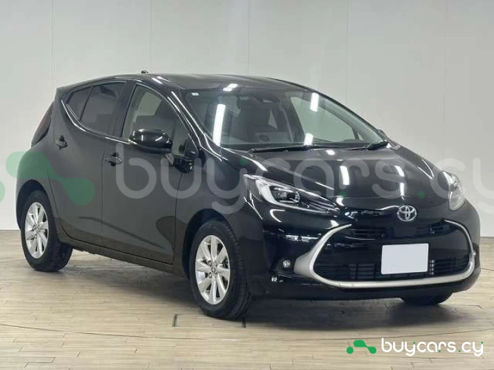 Toyota Aqua Черный