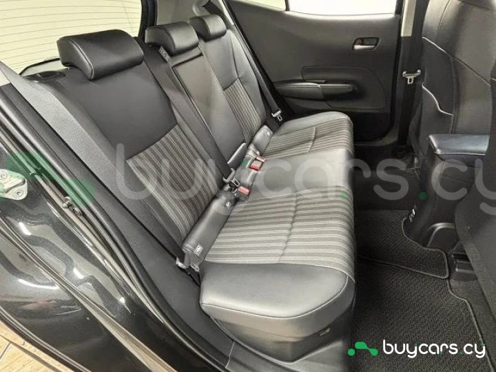 Toyota Aqua Черный