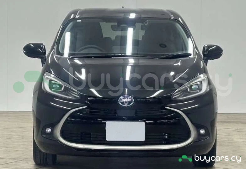 Toyota Aqua Черный