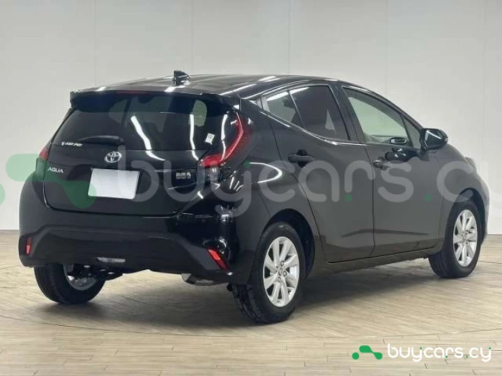 Toyota Aqua Черный