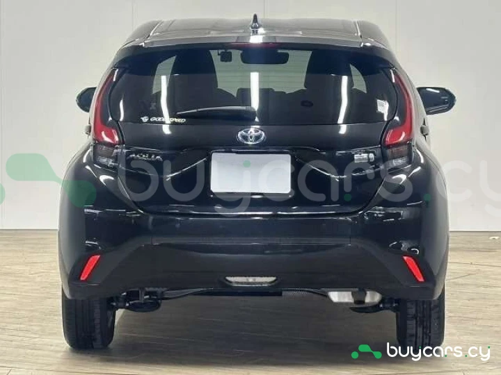 Toyota Aqua Черный