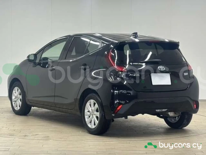 Toyota Aqua Черный