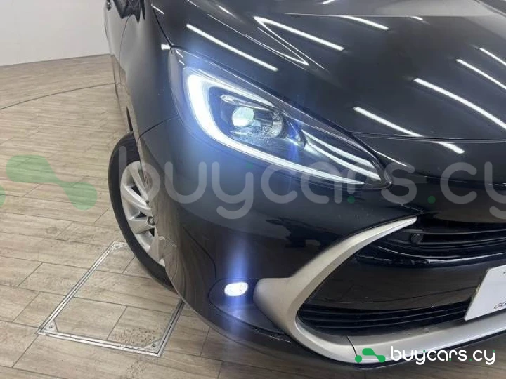 Toyota Aqua Черный