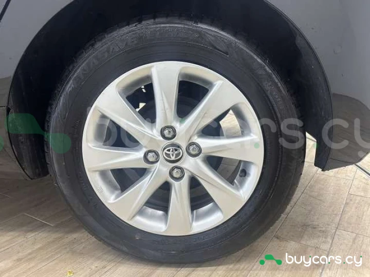 Toyota Aqua Черный