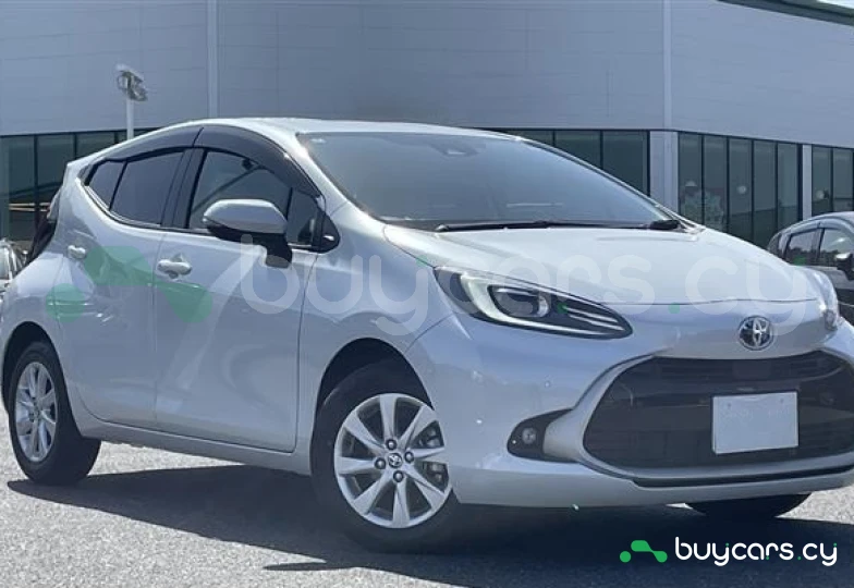 Toyota Aqua Белый