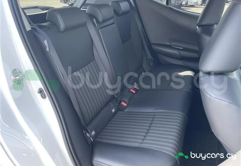 Toyota Aqua Белый