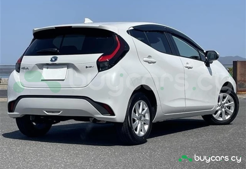 Toyota Aqua Белый