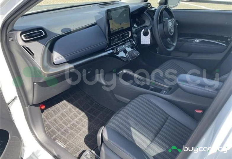 Toyota Aqua Белый