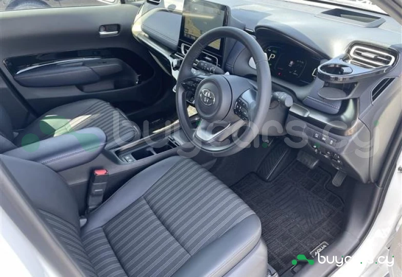 Toyota Aqua Белый