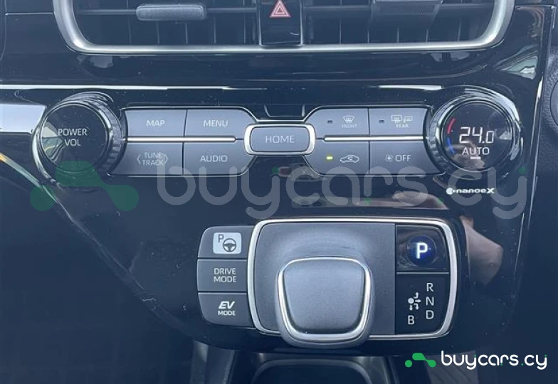 Toyota Aqua Белый