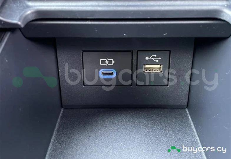 Toyota Aqua Белый