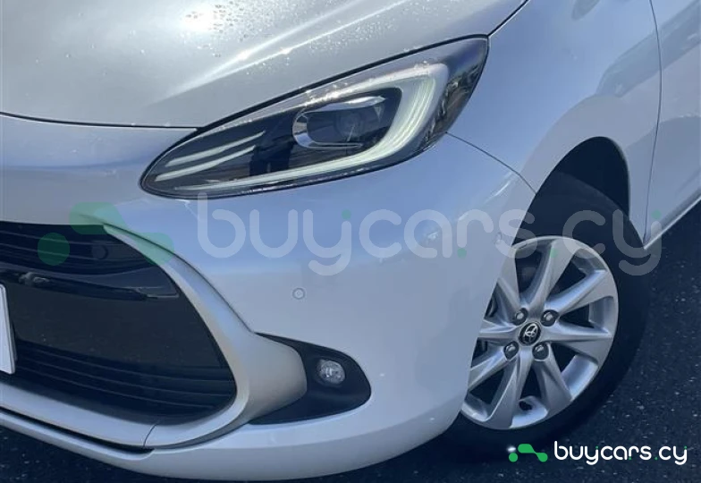 Toyota Aqua Белый