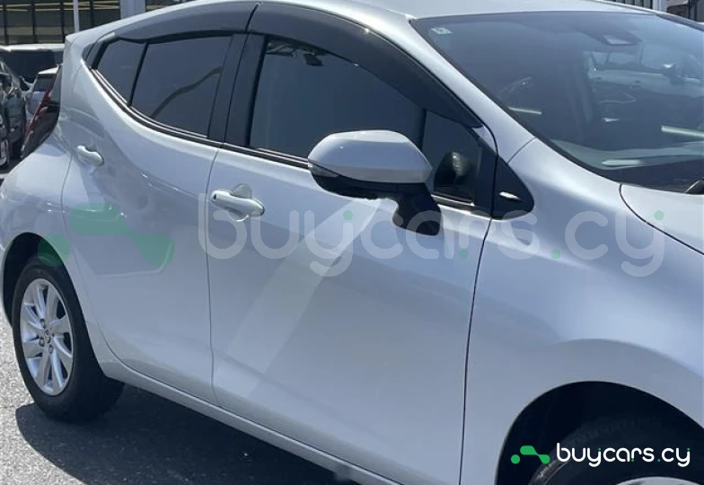 Toyota Aqua Белый