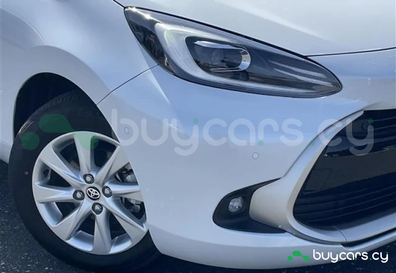 Toyota Aqua Белый