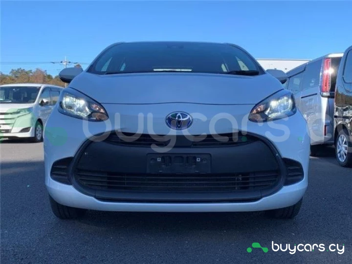 Toyota Aqua Белый