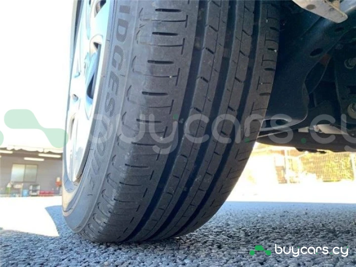 Toyota Aqua Белый