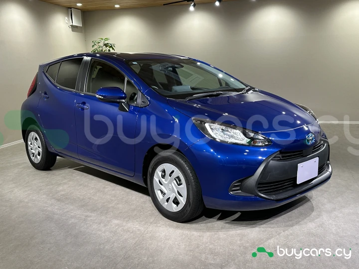 Toyota Aqua Синий